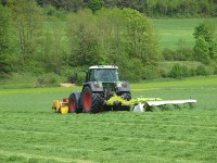 France unveils EUR 600m plan for crisis-hit farmers