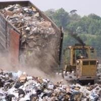 Waste truck 14 EU countries risk missing recycling targets