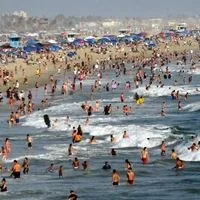 Beach swimmers - Image by Bonnie Henderson from Pixabay Europe's bathing waters remain at high standard: report
