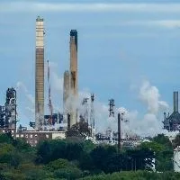 Oil refinery - Image by michaelmep on Pixabay EU Methane Regulation to reduce harmful emissions from fossil fuels