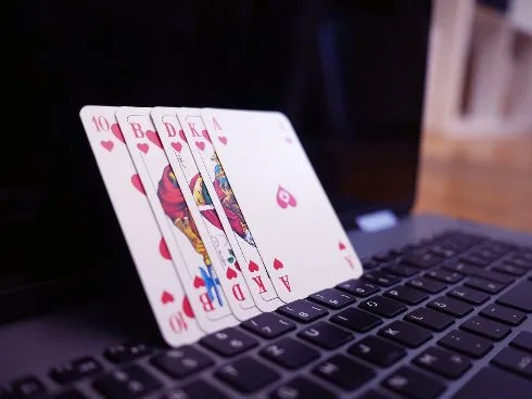 Online poker - Image by besteonlinecasinos on Pixabay