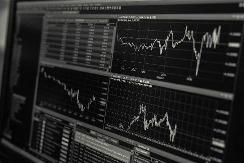 Stock trading monitor - Image by Lorenzo Cafaro from Pixabay
