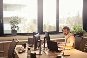 Setting up a company in the Netherlands? Don’t forget these things! Office worker - Photo by Andrea Piacquadio on Pexels