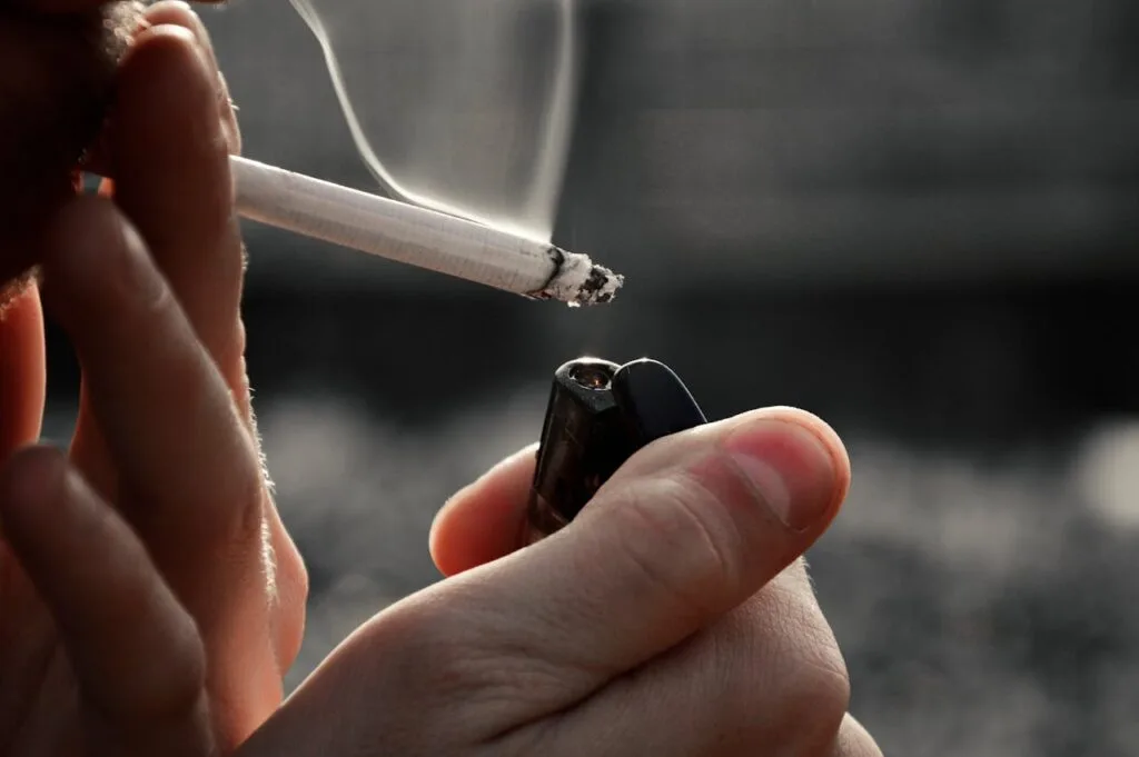 tops tobacco company Top Rolling Papers