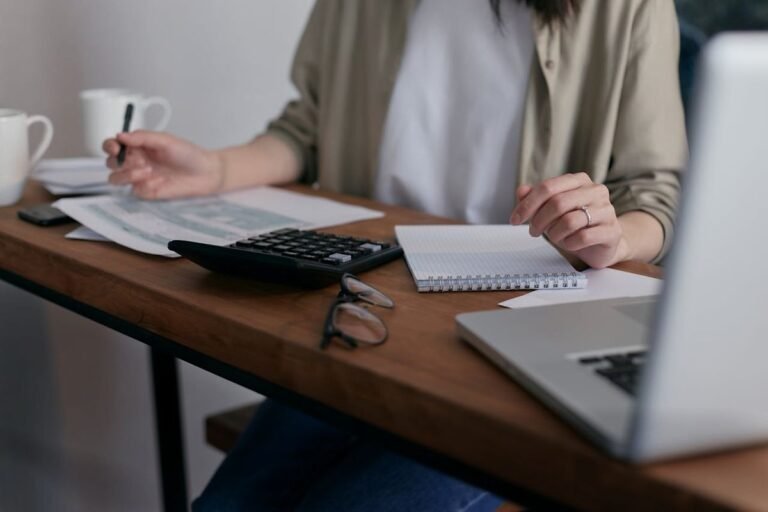 Business reporting - Photo by Mikhail Nilov on Pexels