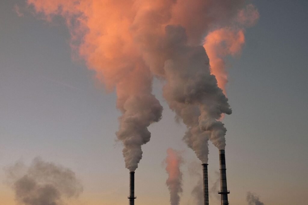 Greenhouse gas - Image by Karl Egger from Pixabay