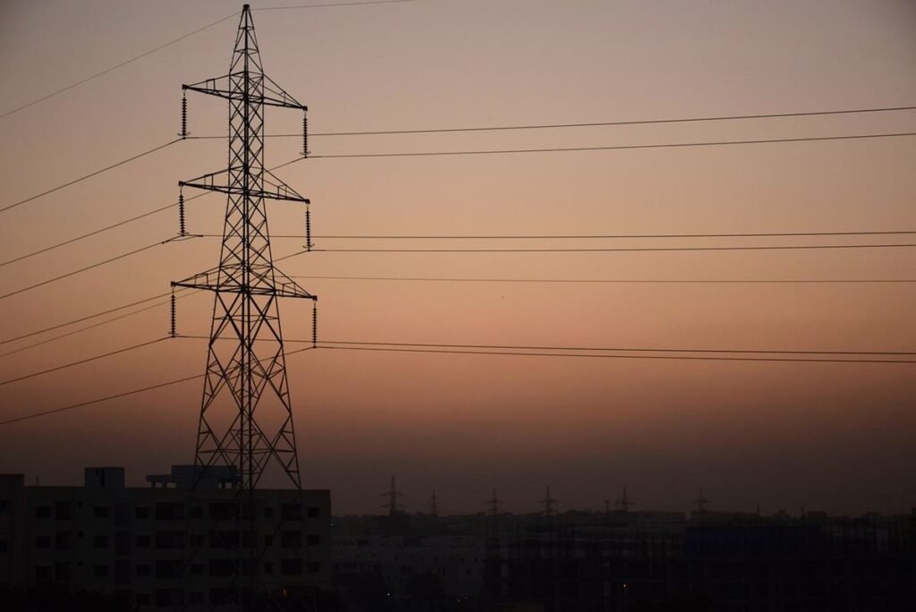 Power lines grid pylon - Image by u_2kql2q3z8l from Pixabay