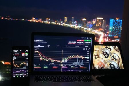 Crypto trading - Image by Sergei Tokmakov from Pixabay