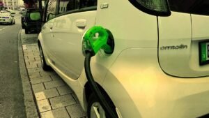 Electric car - Image by Stefan Schweihofer from Pixabay