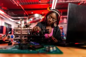 Innovation research - Image by This_is_Engineering from Pixabay