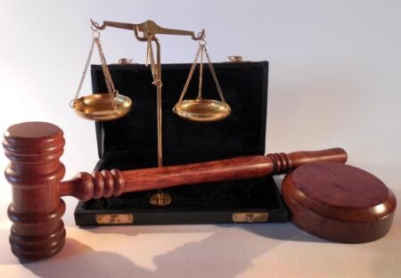 Justice law hammer - Image by succo from Pixabay