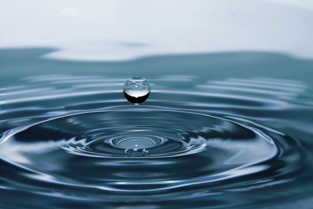 Clean drop of water - Image Pexels