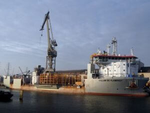 Cable laying vessel - Photo LukaszKatlewa