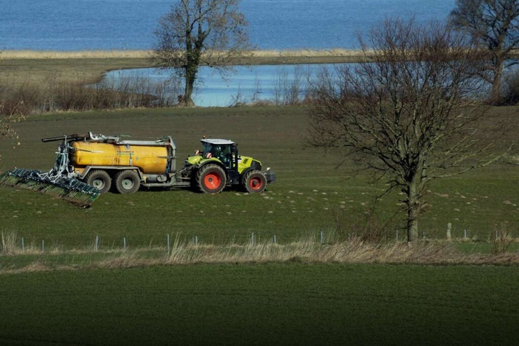 Farming tractor delivering manure - Photo by Mirko Fabian on Pexels