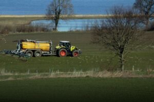 Farming tractor delivering manure - Photo by Mirko Fabian on Pexels