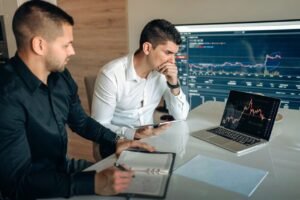 Online traders - Photo by AlphaTradeZone on Pexels