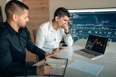 Online traders - Photo by AlphaTradeZone on Pexels