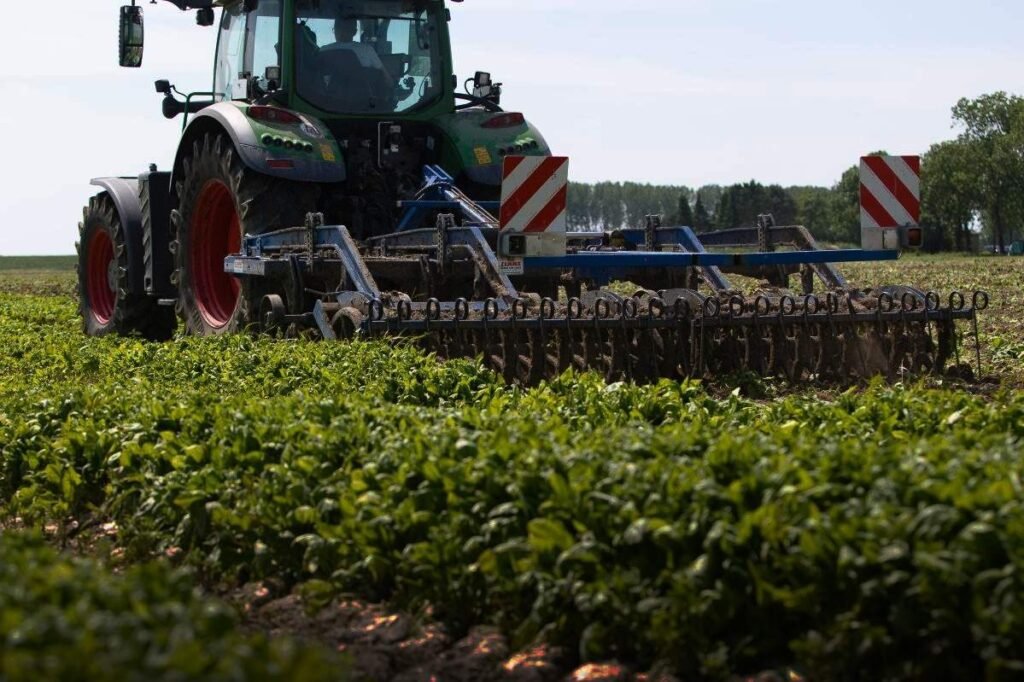 Bioeconomy - farmer ploughing field - Photo by Frank Molter © European Union 2017