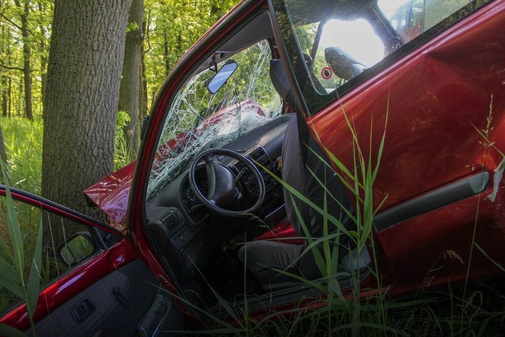 Car crash - Image by Rico Lob from Pixabay