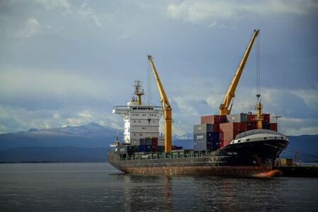 Trade waste shipment -Image by Paweł Grzegorz from Pixabay