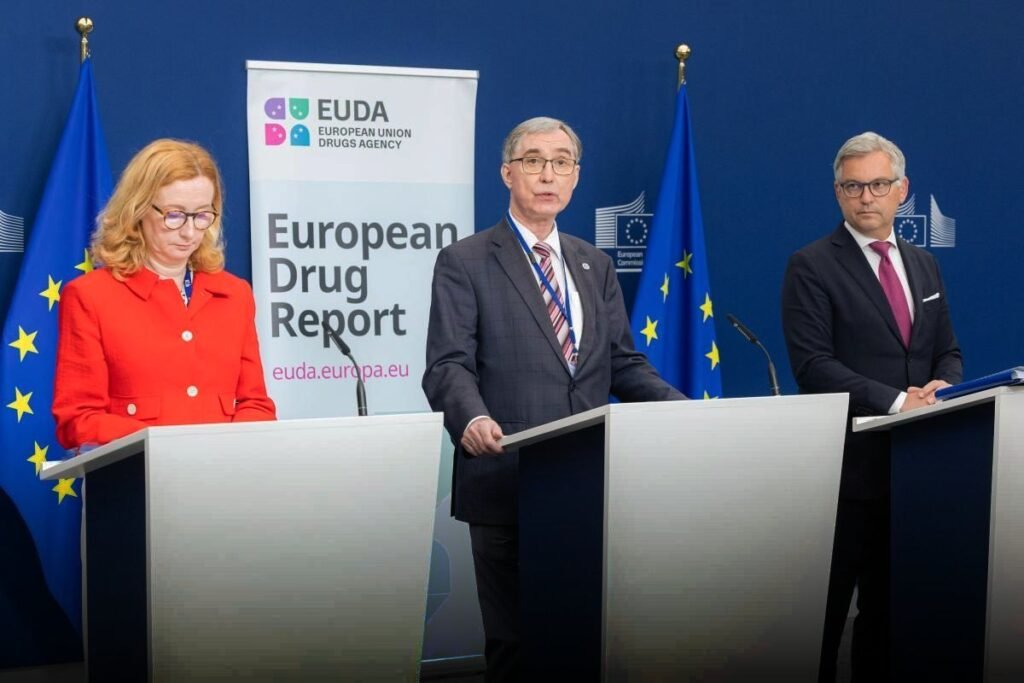 Drugs gangs ‘major threat to European security’ Lorraine Nolan, Franz Pietsch and Magnus Brunner - Photo © European Union 2026