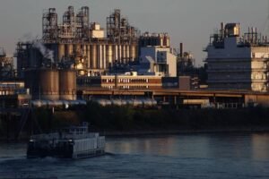 EU agrees safeguards for new emissions trading system for buildings and road transport Emissions - transport - buildings - Rhine industry - Image by Thomas G. from Pixabay