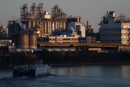 Emissions - transport - buildings - Rhine industry - Image by Thomas G. from Pixabay