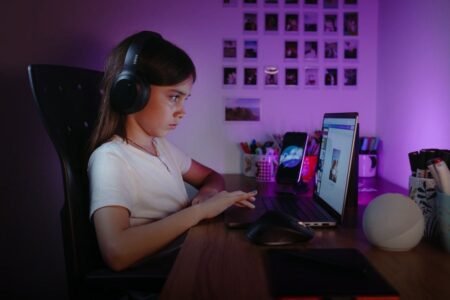 EU says Instagram, Facebook ‘addictive designs’ breach EU internet rules Internet safety children - Photo by Jonathan Borba on Pexels