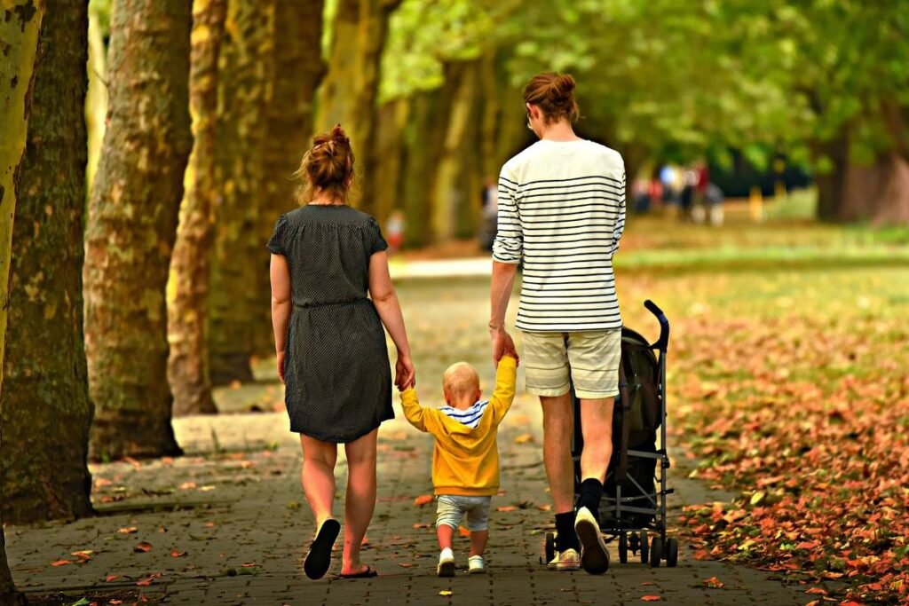 Challenges for EU as population set to shrink and age Population - Image by Mabel Amber from Pixabay